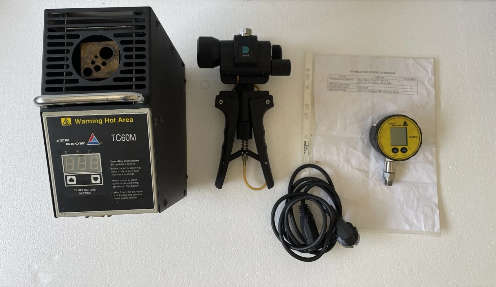 ScanSense TC60M Calibrator with Druck Hand Pump And Gauge / Scan Sense